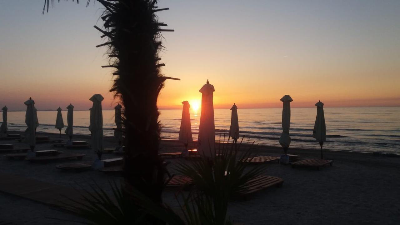 Frontal View By Twin Residence Mamaia Exterior foto